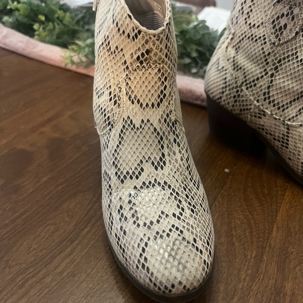 Women’s shoes